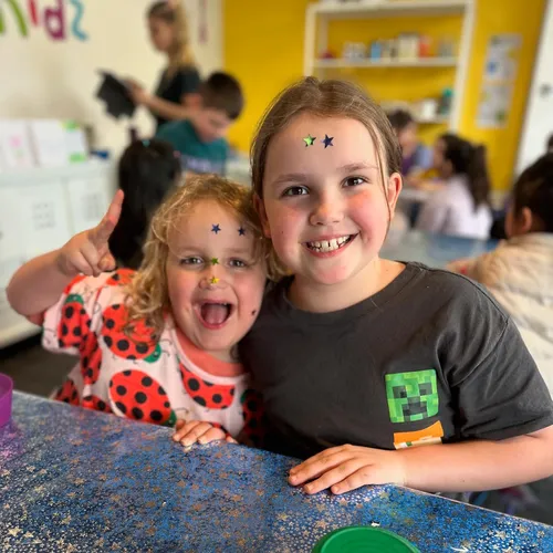 Big smiles, endless fun! These two are having a blast at our Fizz Kidz holiday program! 🌈✨